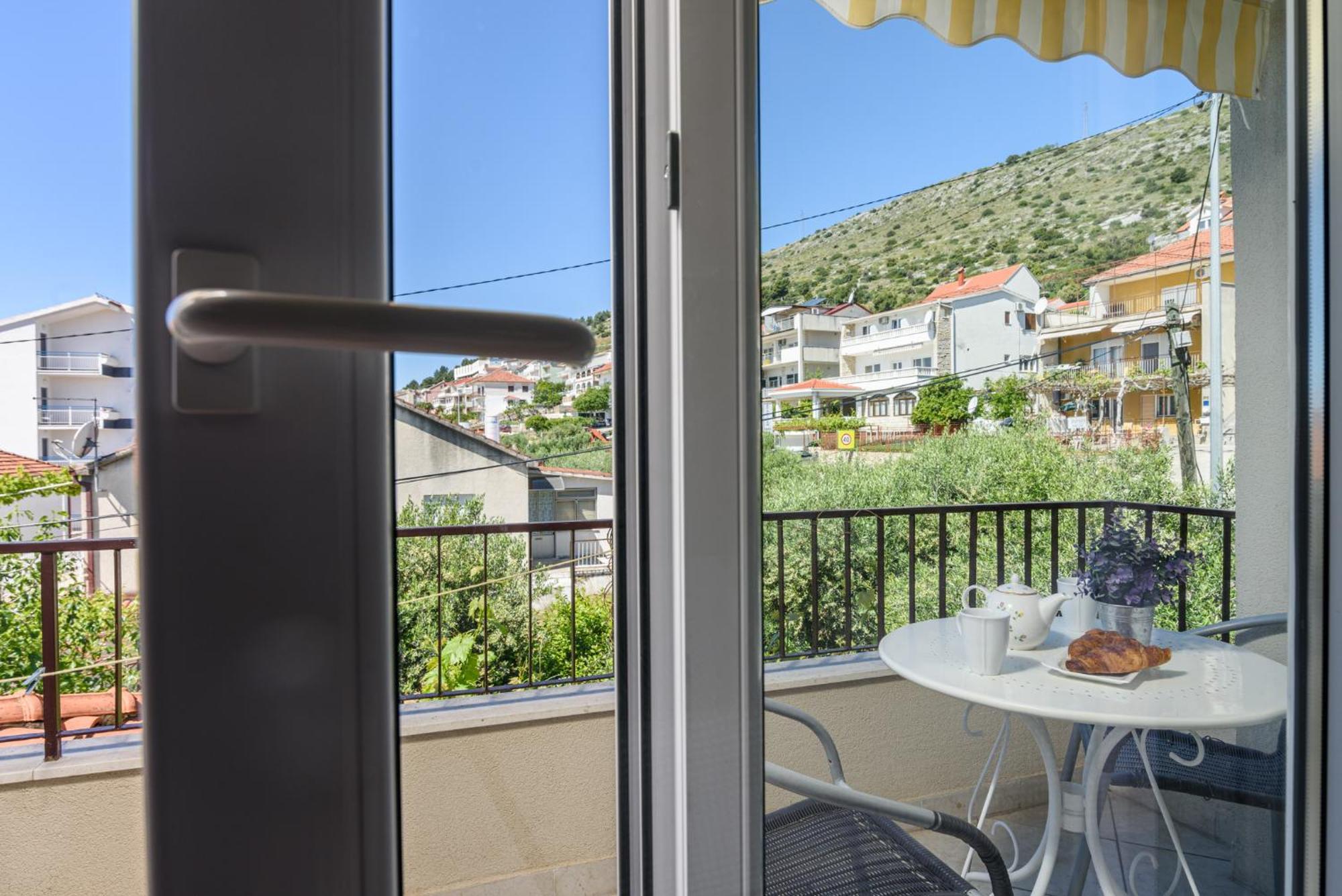 Apartments Villa Ivanka Трогир Екстериор снимка