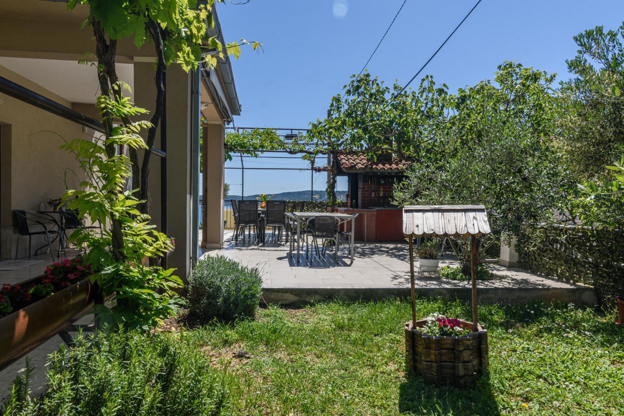 Apartments Villa Ivanka Трогир Екстериор снимка