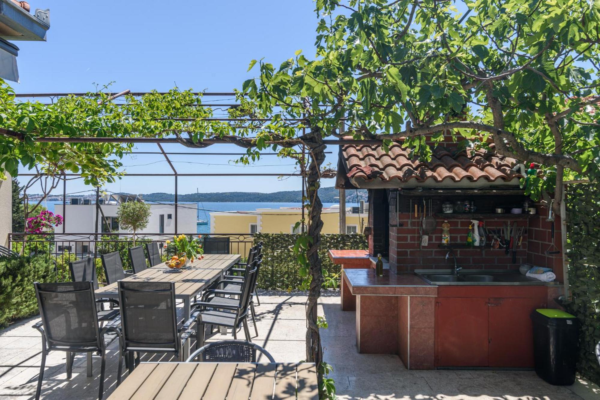Apartments Villa Ivanka Трогир Екстериор снимка