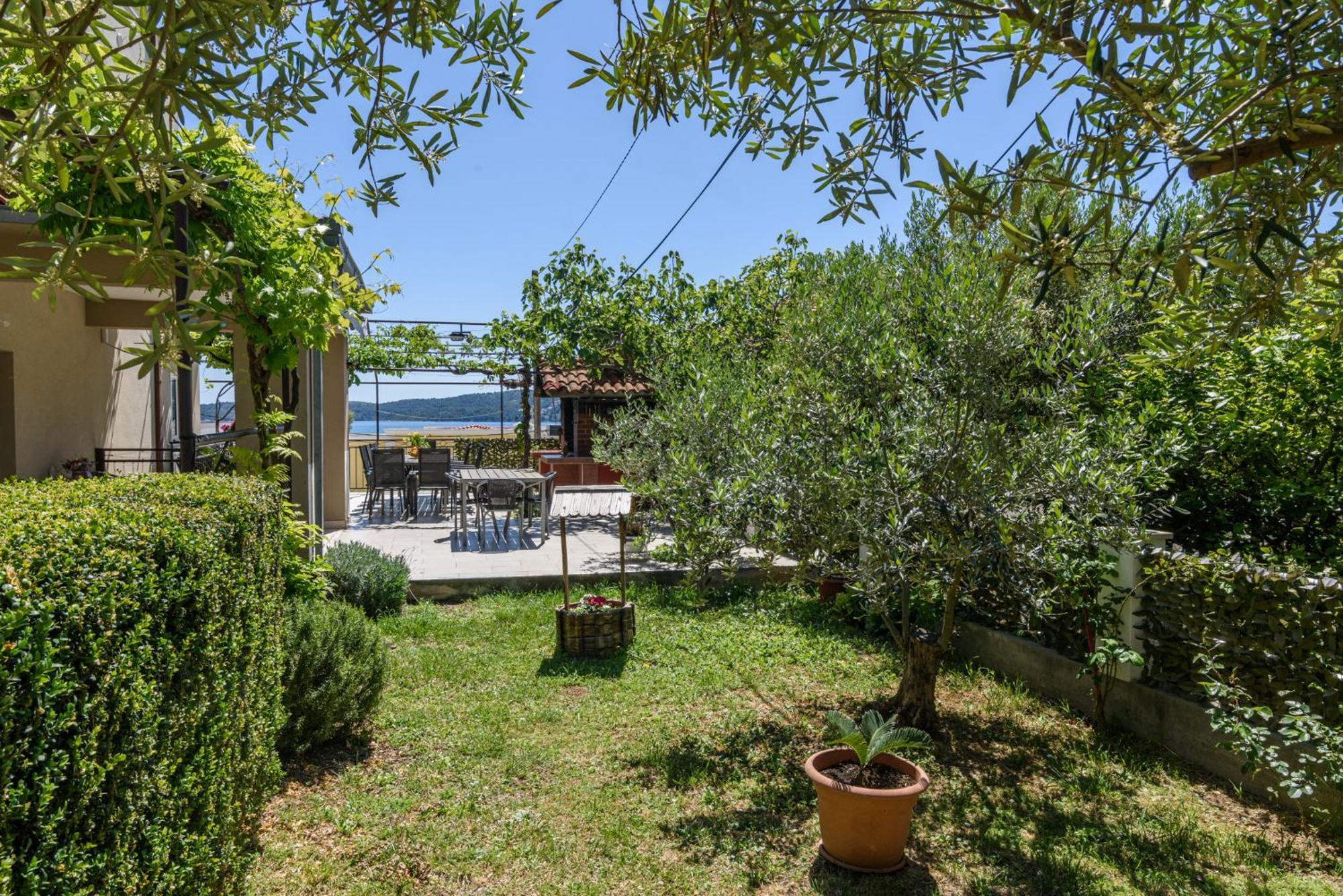 Apartments Villa Ivanka Трогир Екстериор снимка