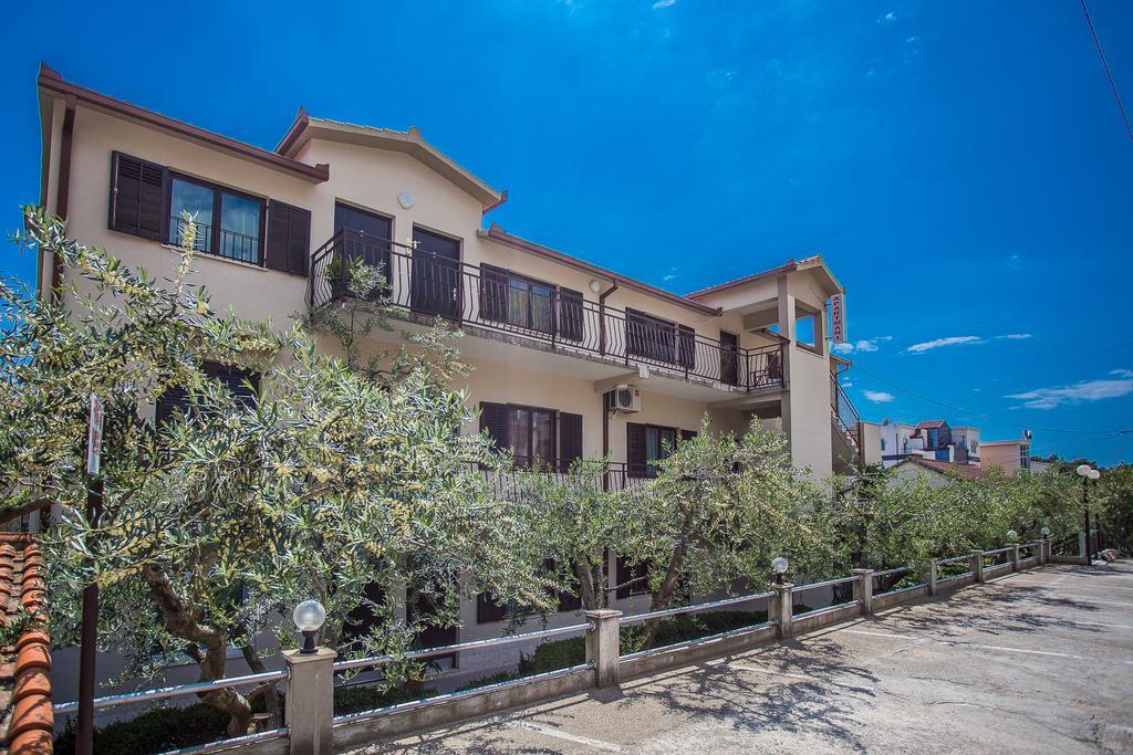 Apartments Villa Ivanka Трогир Екстериор снимка
